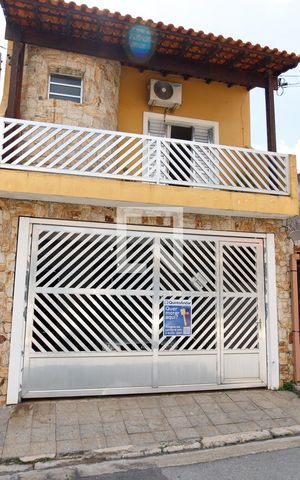 Casa à venda com 210m², 4 quartos e 2 vagas Casa à venda com 210m², 4 quartos e 2 vagasfrente