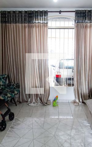 Casa à venda com 210m², 4 quartos e 2 vagas Casa à venda com 210m², 4 quartos e 2 vagassala