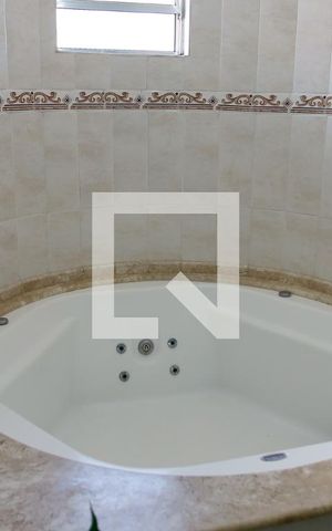 Casa à venda com 210m², 4 quartos e 2 vagas Casa à venda com 210m², 4 quartos e 2 vagasBanheiro da Suíte