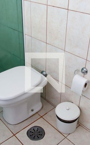Casa à venda com 210m², 4 quartos e 2 vagas Casa à venda com 210m², 4 quartos e 2 vagasBanheiro