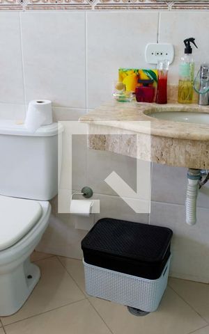 Casa à venda com 210m², 4 quartos e 2 vagas Casa à venda com 210m², 4 quartos e 2 vagasBanheiro da Suíte
