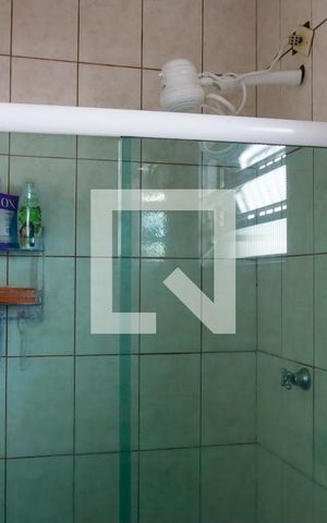 Casa à venda com 210m², 4 quartos e 2 vagas Casa à venda com 210m², 4 quartos e 2 vagasBanheiro
