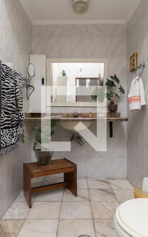 Casa para alugar com 200m², 4 quartos e 4 vagasBanheiro 2