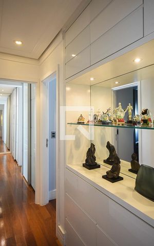Apartamento à venda com 127m², 3 quartos e 3 vagas Apartamento à venda com 127m², 3 quartos e 3 vagasCorredor