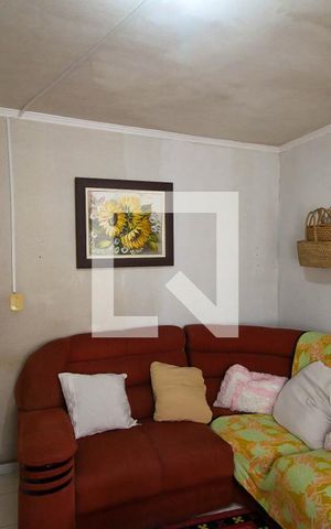 Casa à venda com 160m², 4 quartos e 2 vagas Casa à venda com 160m², 4 quartos e 2 vagasSala