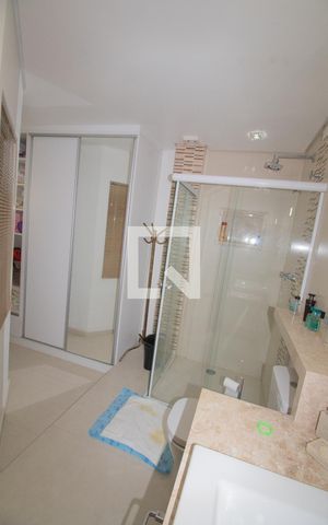 Casa à venda com 200m², 2 quartos e 4 vagas Casa à venda com 200m², 2 quartos e 4 vagasBanheiro social