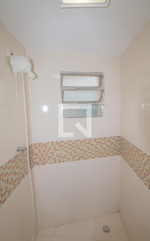 Casa à venda com 200m², 2 quartos e 4 vagas Casa à venda com 200m², 2 quartos e 4 vagasBanheiro de serviço