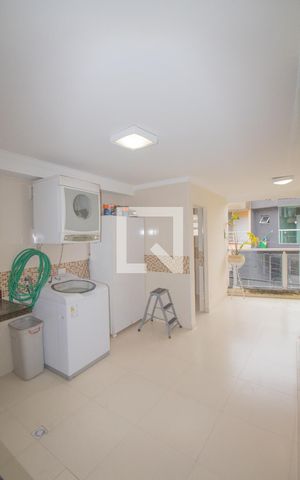 Casa à venda com 200m², 2 quartos e 4 vagas Casa à venda com 200m², 2 quartos e 4 vagasÁrea de serviço