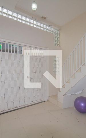 Casa à venda com 200m², 2 quartos e 4 vagas Casa à venda com 200m², 2 quartos e 4 vagasÁrea comum