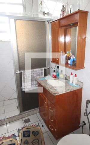 Apartamento para alugar com 65m², 2 quartos e sem vagaBanheiro