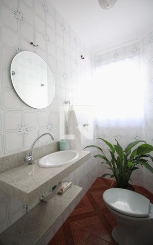 Casa à venda com 196m², 3 quartos e 2 vagasBanheiro