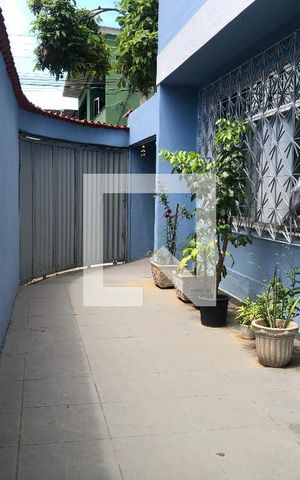 Casa à venda com 374m², 5 quartos e 2 vagasEntrada