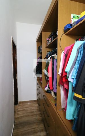 Casa à venda com 374m², 5 quartos e 2 vagasCloset quarto 1