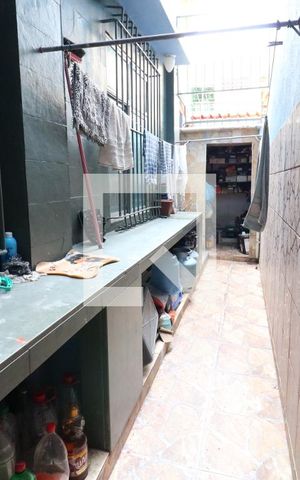 Casa à venda com 374m², 5 quartos e 2 vagasFundos