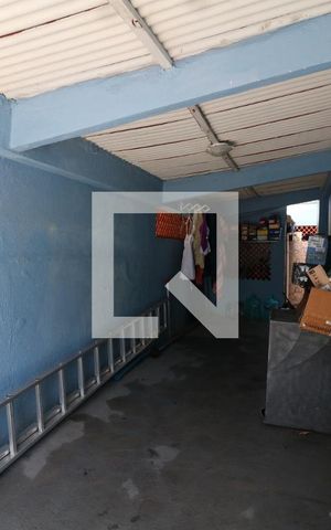 Casa à venda com 374m², 5 quartos e 2 vagasFundos