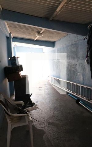 Casa à venda com 374m², 5 quartos e 2 vagasFundos