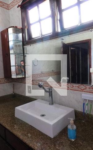 Casa à venda com 374m², 5 quartos e 2 vagasBanheiro social 2