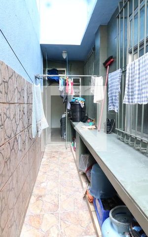 Casa à venda com 374m², 5 quartos e 2 vagasFundos