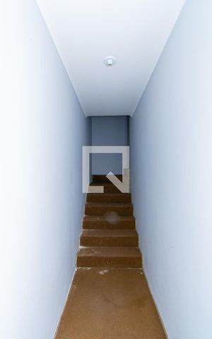 Casa à venda com 224m², 2 quartos e 3 vagas Casa à venda com 224m², 2 quartos e 3 vagasEscada