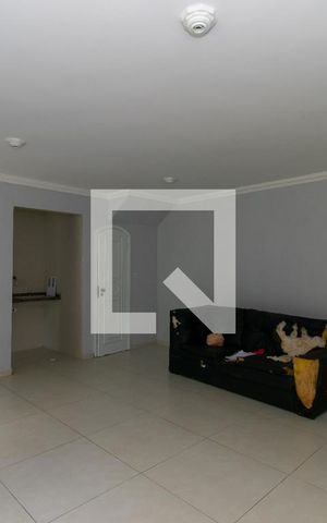 Casa à venda com 224m², 2 quartos e 3 vagas Casa à venda com 224m², 2 quartos e 3 vagasSala