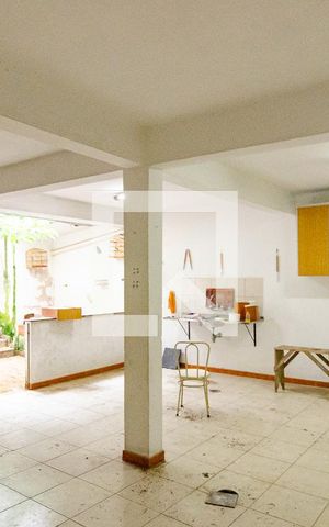 Casa à venda com 450m², 5 quartos e 3 vagas Casa à venda com 450m², 5 quartos e 3 vagasSalão de Festas