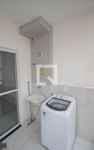 Studio para alugar com 30m², 1 quarto e 1 vaga Studio para alugar com 30m², 1 quarto e 1 vagaÁrea de Serviço e varanda