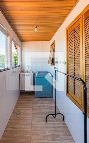 Casa à venda com 252m², 5 quartos e 2 vagas Casa à venda com 252m², 5 quartos e 2 vagasÁrea de Serviço 2