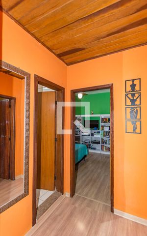 Casa à venda com 252m², 5 quartos e 2 vagas Casa à venda com 252m², 5 quartos e 2 vagasCorredor