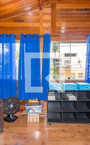 Casa à venda com 252m², 5 quartos e 2 vagas Casa à venda com 252m², 5 quartos e 2 vagasEscritório