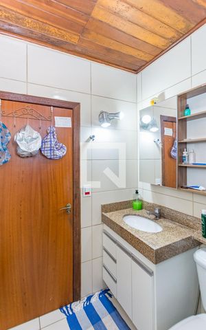 Casa à venda com 252m², 5 quartos e 2 vagas Casa à venda com 252m², 5 quartos e 2 vagasBanheiro Social 1
