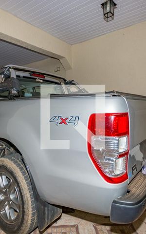 Casa à venda com 252m², 5 quartos e 2 vagas Casa à venda com 252m², 5 quartos e 2 vagasGaragem