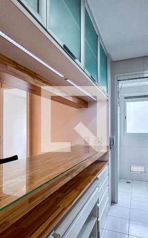 Apartamento à venda com 57m², 2 quartos e 2 vagas Apartamento à venda com 57m², 2 quartos e 2 vagasCozinha