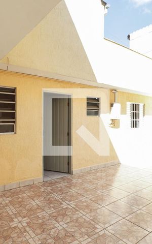 Casa para alugar com 20m², 1 quarto e sem vagaÁrea de Serviço