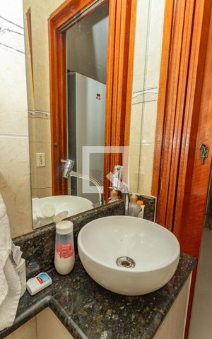 Casa à venda com 225m², 5 quartos e 1 vaga Casa à venda com 225m², 5 quartos e 1 vagaLavabo