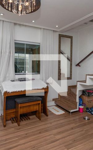Casa à venda com 225m², 5 quartos e 1 vaga Casa à venda com 225m², 5 quartos e 1 vagaSala