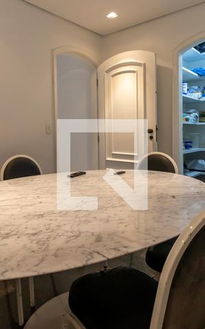 Apartamento à venda com 380m², 3 quartos e 5 vagasCopa