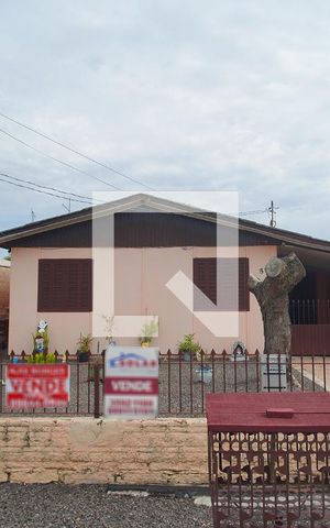 Casa à venda com 140m², 3 quartos e 2 vagas Casa à venda com 140m², 3 quartos e 2 vagasFachada