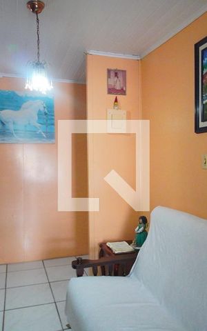 Casa à venda com 140m², 3 quartos e 2 vagas Casa à venda com 140m², 3 quartos e 2 vagasSala