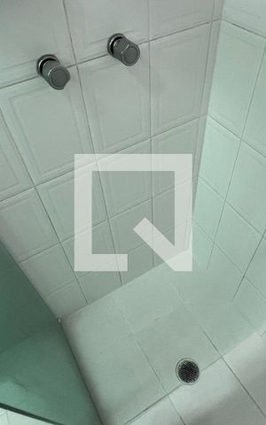 Apartamento para alugar com 70m², 2 quartos e 1 vaga Apartamento para alugar com 70m², 2 quartos e 1 vagaBanheiro da Suíte