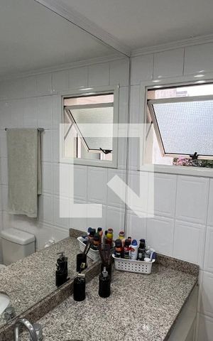 Apartamento para alugar com 70m², 2 quartos e 1 vaga Apartamento para alugar com 70m², 2 quartos e 1 vagaBanheiro da Suíte