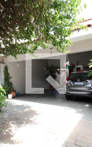 Casa à venda com 300m², 4 quartos e 4 vagasGaragem