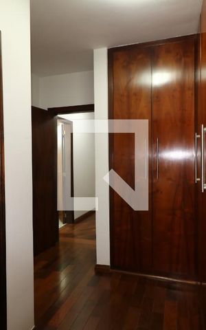Casa à venda com 300m², 4 quartos e 4 vagasCloset da Suíte