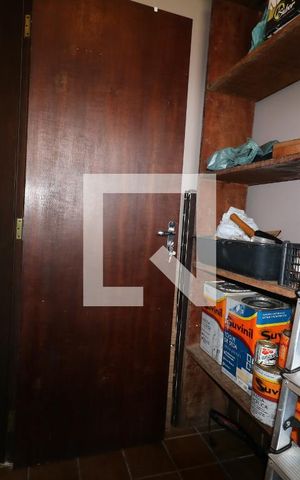 Casa à venda com 300m², 4 quartos e 4 vagasQuarto de Serviço
