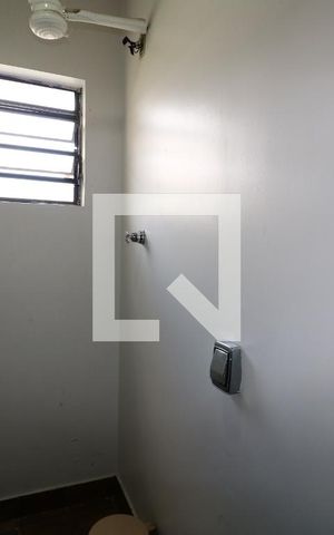Casa à venda com 300m², 4 quartos e 4 vagasBanheiro de Serviço