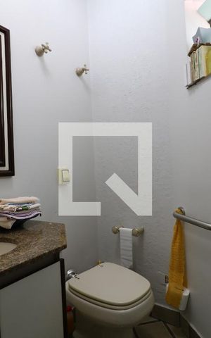 Casa à venda com 300m², 4 quartos e 4 vagasLavabo