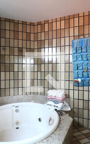 Casa à venda com 300m², 4 quartos e 4 vagasBanheiro da Suíte
