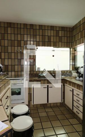Casa à venda com 300m², 4 quartos e 4 vagasCozinha