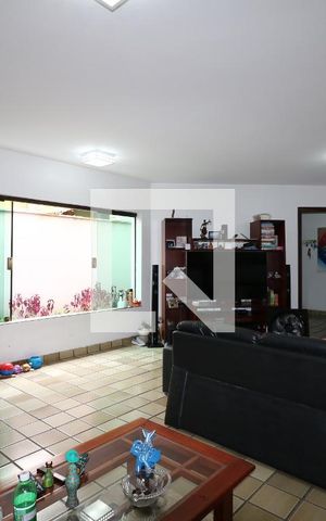 Casa à venda com 300m², 4 quartos e 4 vagasSala