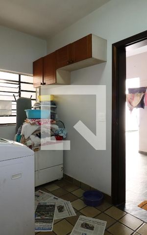 Casa à venda com 300m², 4 quartos e 4 vagasÁrea de Serviço