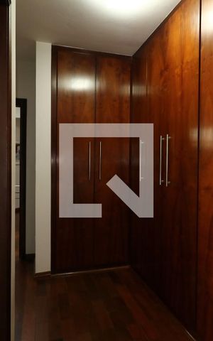 Casa à venda com 300m², 4 quartos e 4 vagasCloset da Suíte